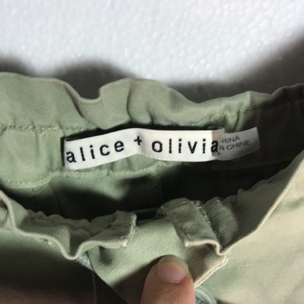 ALICE + OLIVIA- Liliana Cuff Paperbag Pants Sage Green Lightweight Twill Small - Picture 5 of 14